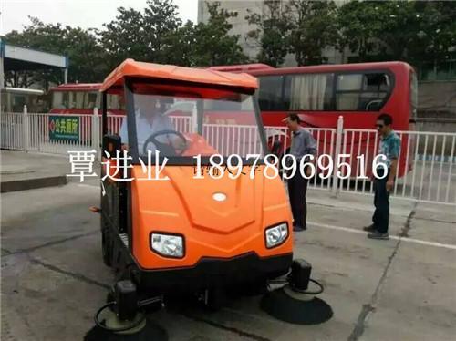 柳州市学校用驾驶式充电扫路车怎么卖